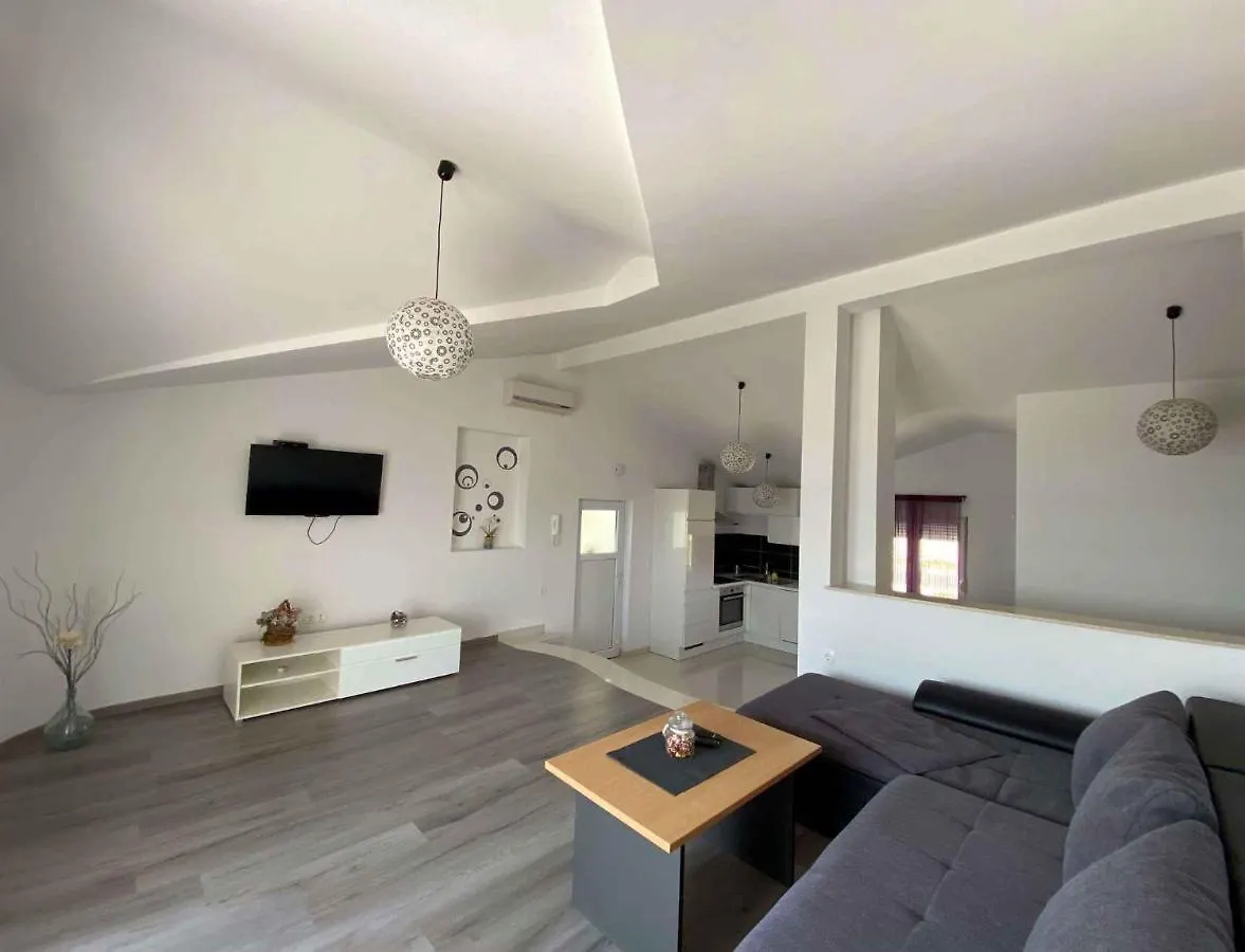 Two-Bedroom Apartment In Maslenica II Croatia