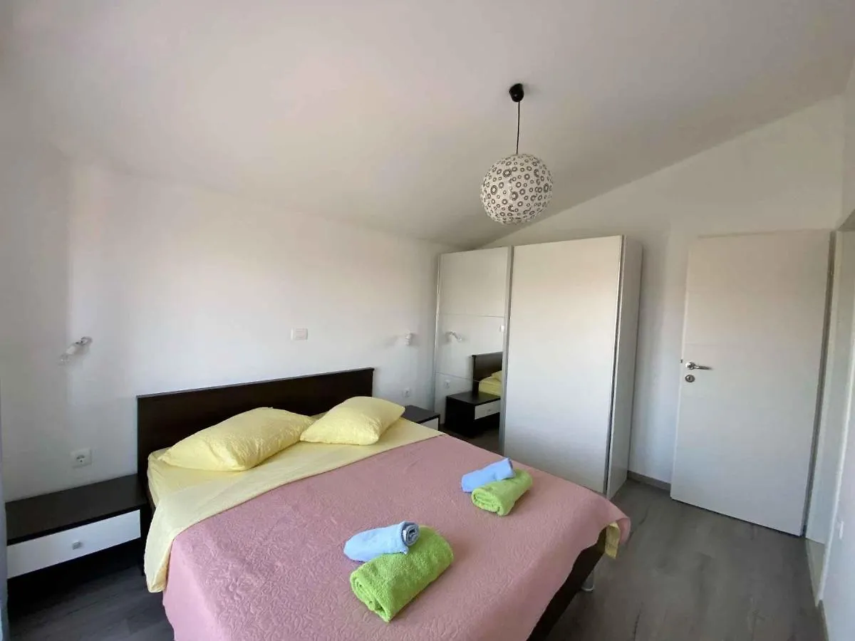 Two-Bedroom Apartment In Maslenica II